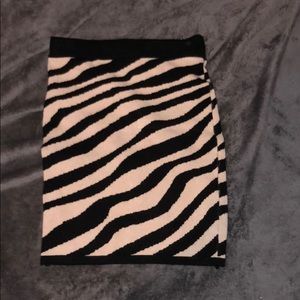 Stretch knit zebra skirt
